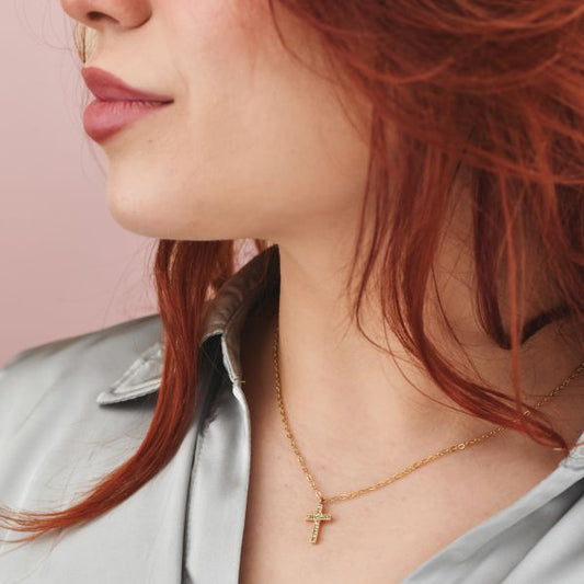 Collana Dorata con Pendente a Croce Latina, con Cuore e Zirconi CR/GR11