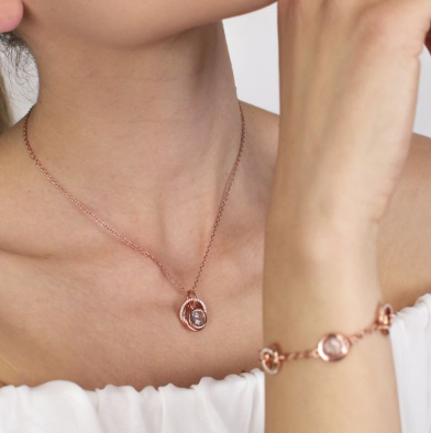 Collana Rosata con Tre Cerchi e Pietra Pesca XGR705RS