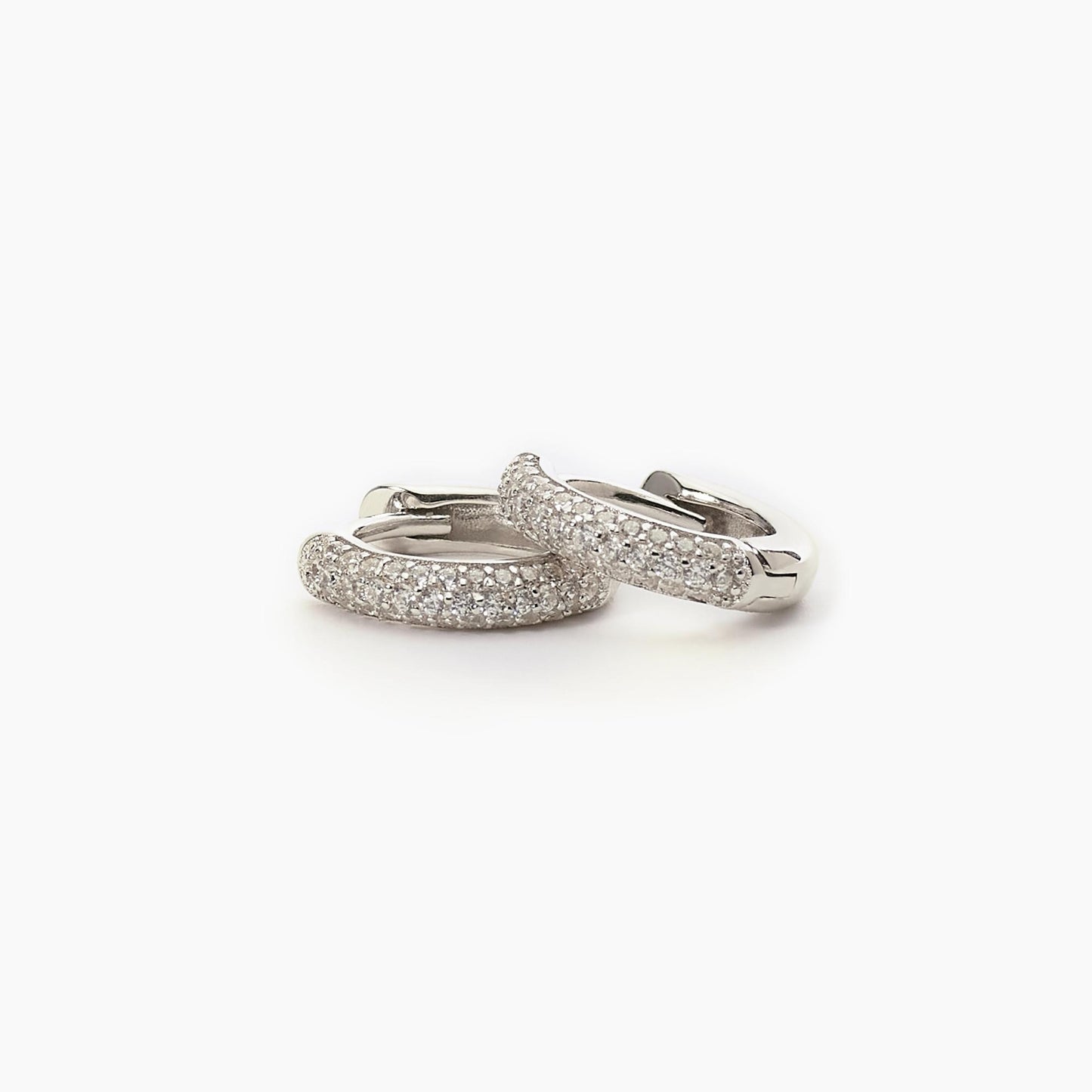 Par de aretes circulares fijos con circonitas 563521